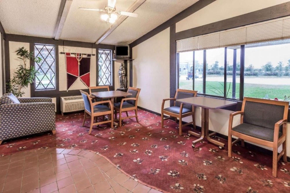 Knights Inn Racine Main image