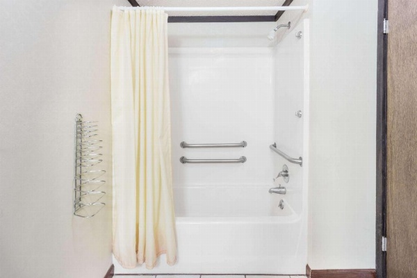 Knights Inn Racine image 16