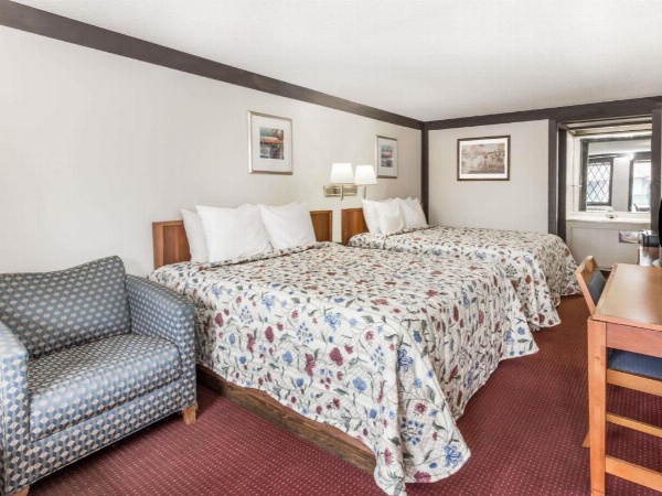 Knights Inn Racine image 21